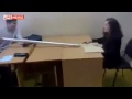 Ученики издеваются над учительницей