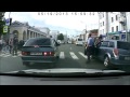 Пешеход перешел дорогу по капоту автомобиля