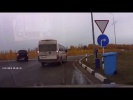 Водитель катапультировался из машины.