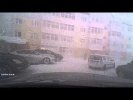 Сошел снег с крыши здания
