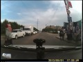 Пьяная девушка пешеход и лобовое столкновение