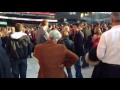 Дедуля зажигает не подетски на концерте