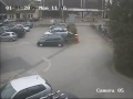 Шлагбаум развлекается как может.